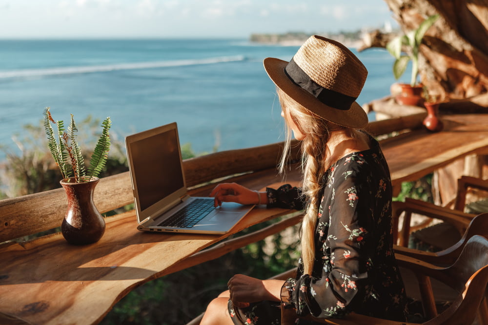 Tips on Working While You Travel